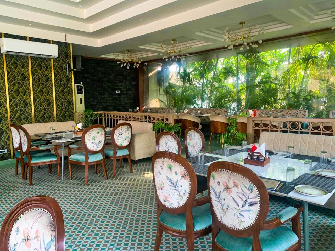 Pink Villa Boutique Hotel Meerut Exteriör bild