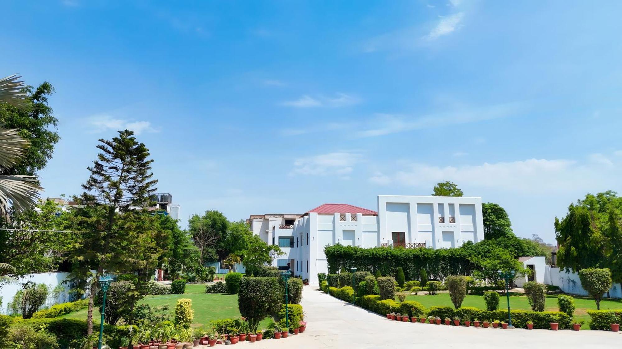 Pink Villa Boutique Hotel Meerut Exteriör bild