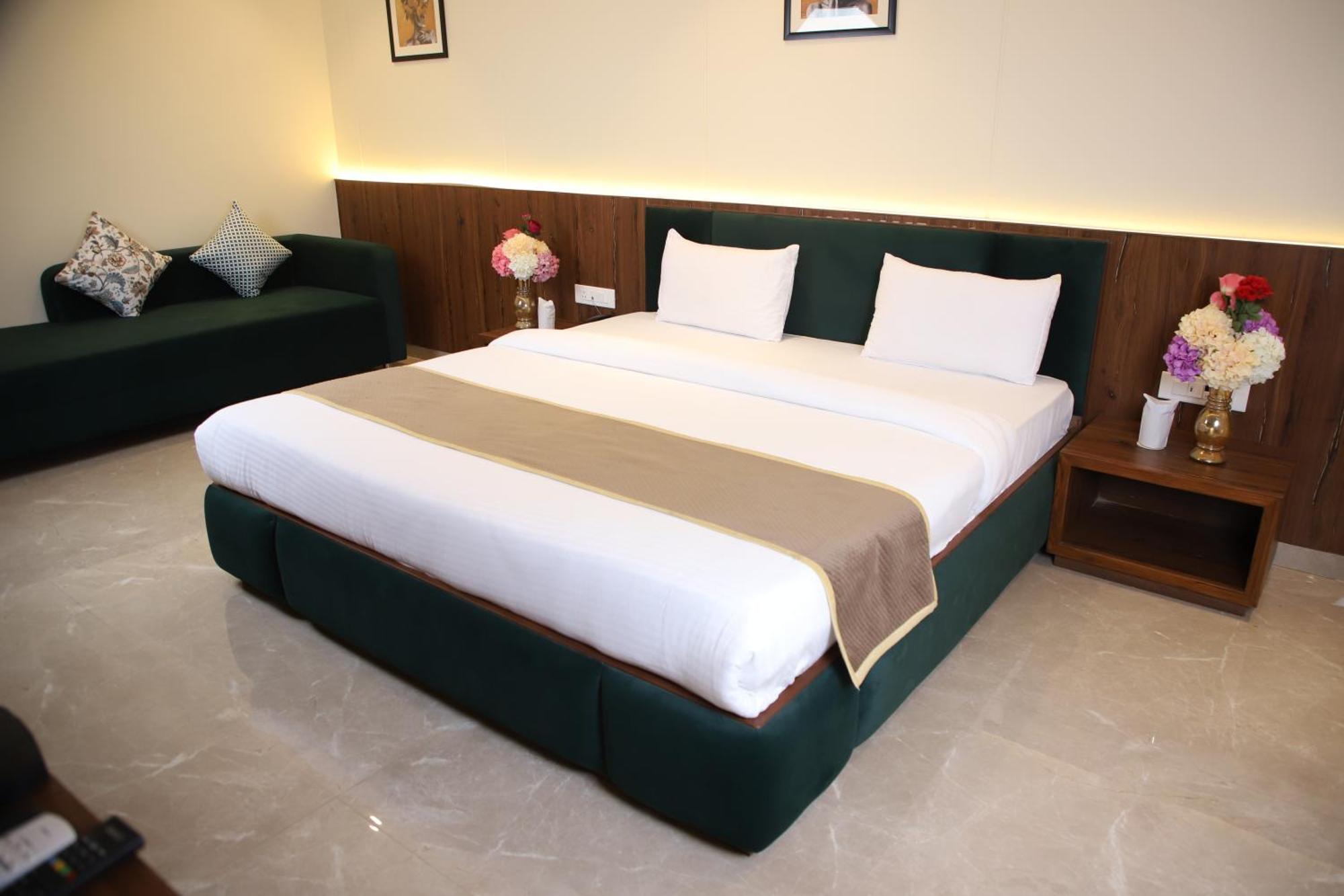 Pink Villa Boutique Hotel Meerut Exteriör bild