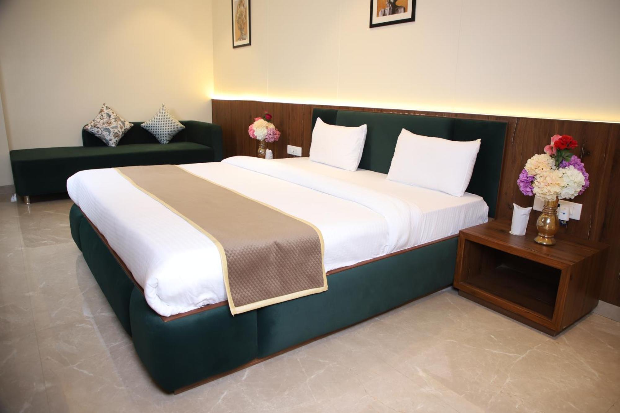 Pink Villa Boutique Hotel Meerut Exteriör bild