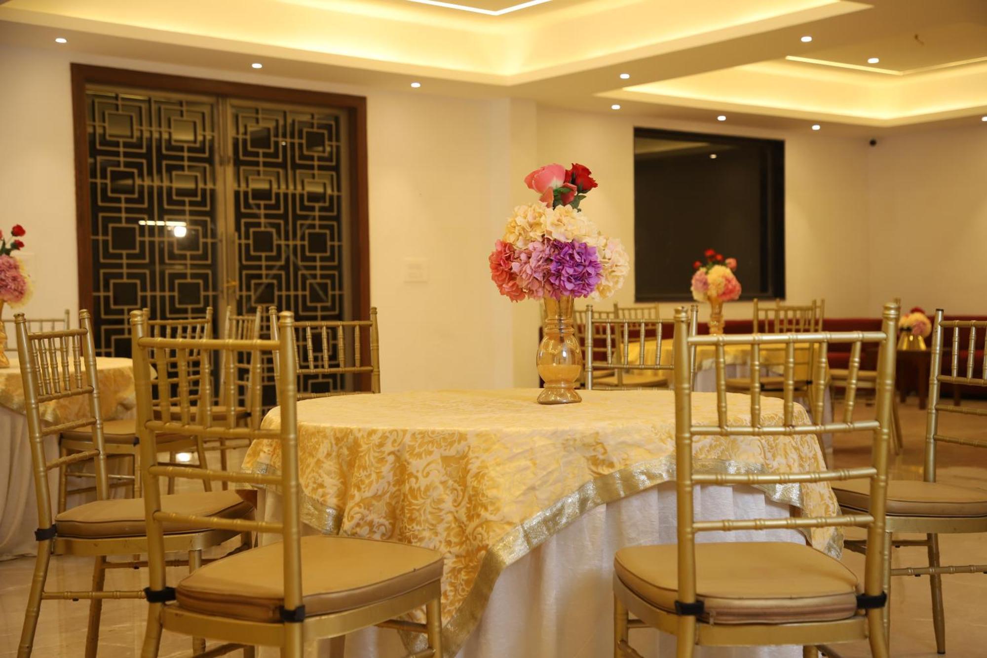 Pink Villa Boutique Hotel Meerut Exteriör bild